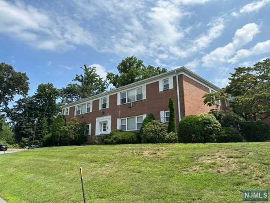 First floor spacious one bedroom condominium in much desired Ridgemount Gardens. This unit offers a newly renovated bathroom, updated kitchen with granite countertops. Hardwood flooring throughout, with ample closet space. Low taxes and Monthly Maintenance fee which includes Heat! 2 assigned parking spaces and one storage bin. Close to shops and transportation. A great place to call home!