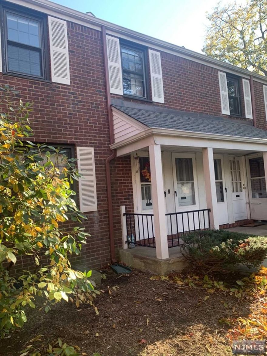 One bedroom 2nd floor rental. Heat/Hot water included, tenant pays cooking gas and electric. One assigned parking space. W/D on premises. Bus on corner Landlord seeking high credit scores and full credit history, paystubs a must. Close to downtown restaurants and shopping. sorry no pets. Need excellent credit scores and work history. NO TNT Report