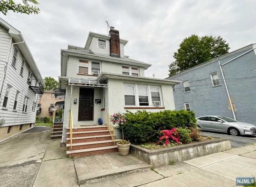 TOTALLY UPDATED 2ND FLOOR 3 BEDROOM OF 2 FAMILY HOUSE LOCATED THE MOST DESIRABLE AND CONVENIENT RESIDENTIAL AREA ON 2ND STREET. HARDWOOD FLOORS THROUGHOUT, LAUNDRY IN THE UNIT, SEPARATE ALL UTILITIES AND ENTRANCE. GARAGE IS INCLUDED, WALKING DISTANCE TO NEW YORK BUS AND SHOPPING.