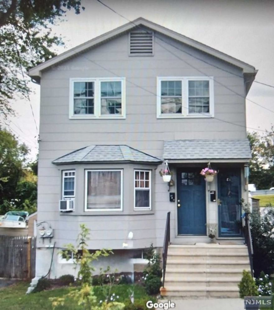 SPACIOUS AND RECENTLY RENOVATED 1ST FLOOR 1 BEDROOM APT CLOSE TO EVERYTHING! NYC BUS RIGHT OUTSIDE CALL/TEXT MICHAEL FOR QUICK EZ SHOWINGS 973 666 3639