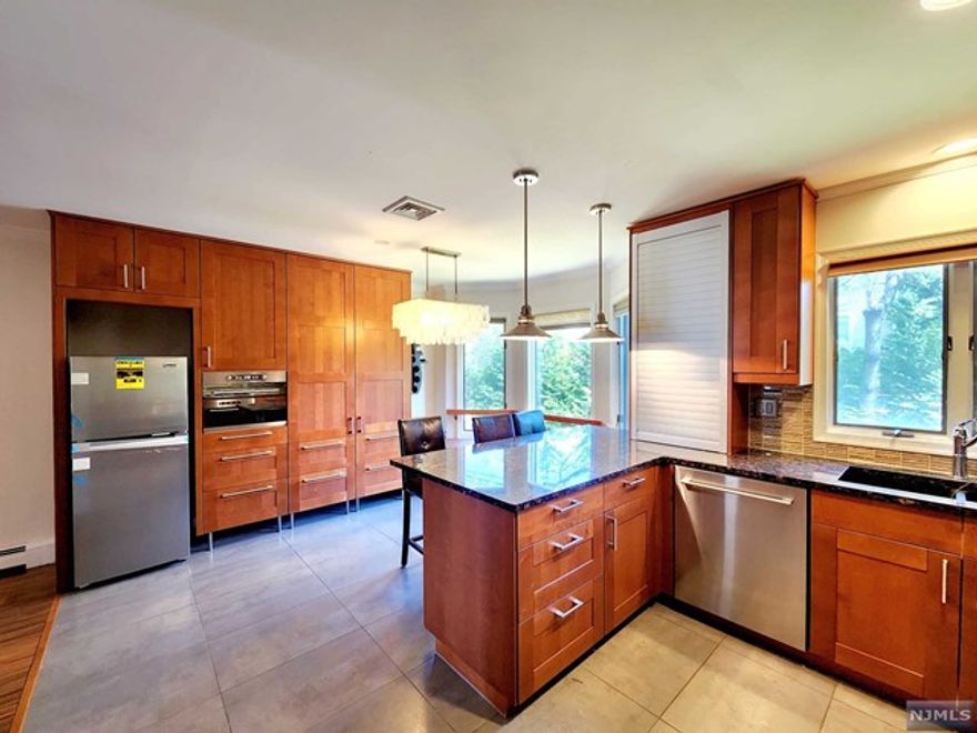 Nicely renovated well-known townhouse is Palisades Park. Close too shopping, major highways, bus stops, and schools. Updated hardwood floor through out the house. Total 3 BR and 2.5 Bth. Ground floor has an office/den/storage behind the garage. All utilities paid by tenant. *** Upon signing lease, tenant pays, 1st month rent, 1.5 month deposit, one month realtor fee.*** Tenant has to show good credit and income. NTN report for all applicants must be provided along with each credit report. Tenant's insurance required. *Additional guest parking $100 extra.*