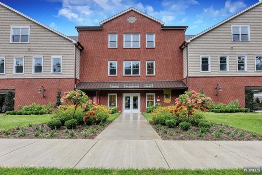 LANDLORD WILL PAY FULL COMMISSION TO BROKER FOR THE NEXT 45 DAYS FOR LAST 5 UNITS AVAILABLE!! BRAND NEW 27 UNIT LUXURY BUILDING AT ROYAL QUARTERS. UNIT 204, END UNIT OFFERS 2 BRS, 2 BATH (1421 SQ FT)W/ MODERN KITCHEN W/BRKFST BAR, QUARTZ CTRS, SS APPLIANCES & DINING AREA. THIS UNITS OFFERS AN OPEN FLOORPLAN, SPACIOUS LAYOUT. LIVING RM, MASTER BR W/MSTR BTH & WALK IN CLST, HRDWD FLR THROUGHOUT. AMENITIES INCL: LAUNDRY IN UNIT, ELEVATOR BLDG, GROUND FLR LOUNGE W/FPL, KITCHENETTE, OUTDOOR PATIO, BARBECUES, PATIO SETS, COURTYARD & VEGETABLE GARDEN. 3RD FLR LOUNGE W/FPL, FITNESS CENTER, COVERED PARKING, STORAGE UNIT & CONTROLLED ENTRY ACCESS. CATS ALLOWED & DOGS UP TO 35 LBS ALLOWED ($25 PER MONTH EXTRA FOR PET). CLOSE TO METRO NORTH STATION, RESTAURANTS, STORES AND THEATER. ACTUAL ADDRESS IS 15-27 ROYAL AVE NOT YET UPDATED ON TAX MAPS.