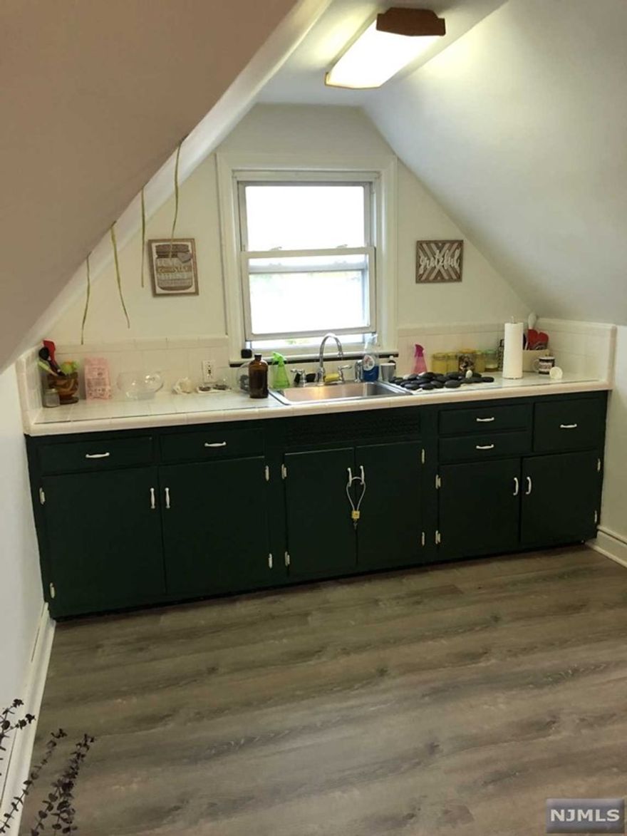 Adorable clean one bedroom apart. on quiet street Access to all major roads/ easy commute Walking distance to stores, schools, places of worship Credit check Tenant application Tenant pays realtor fee