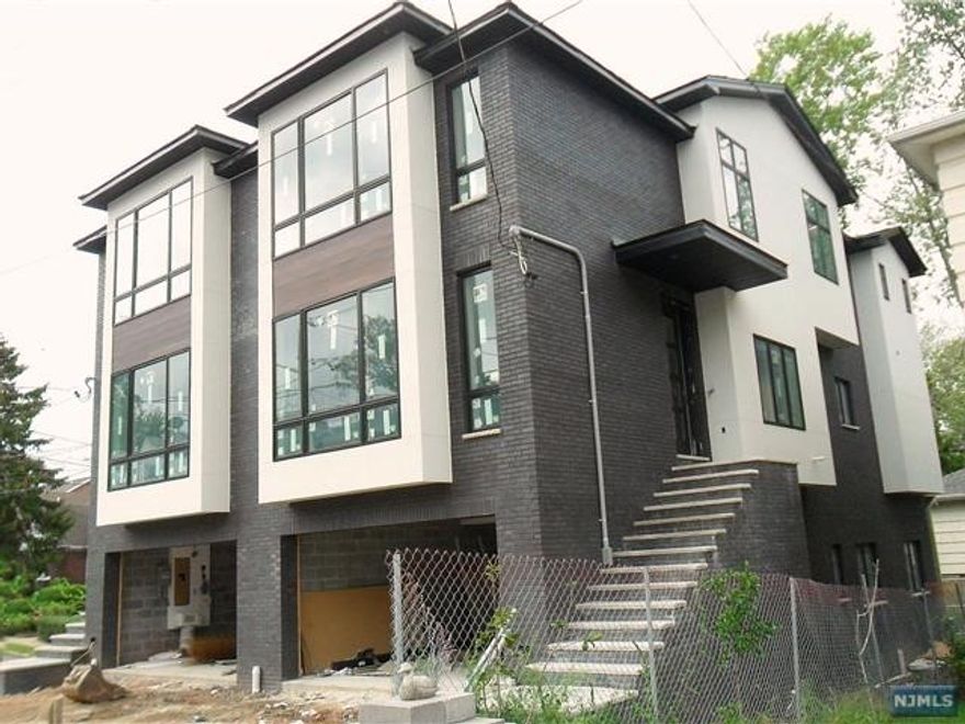 NEW CONSTRUCTION 1/2 DUPLEX TOWNHOUSE. FEATURES: HARDWOOD FLOORS, HI CEILINGS, LARGE KITCHEN WITH ISLAND AND QUARTZ COUNTERTOPS, STAINLESS STEEL APPLIANCES, SGD TO DECK, FIRPLACE, MASTER BATH WITHDOUBLE SINKS, TUB AND STALL SHOWER, CAC AND VAC, GROUND FLOORS HAS FAMILY ROOM WITH HIGH CEILINGS AND A SLIDING GLASS DOOR TO REAR YARD. NEAR TRANS. TO NYC. AND SCHOOLS.