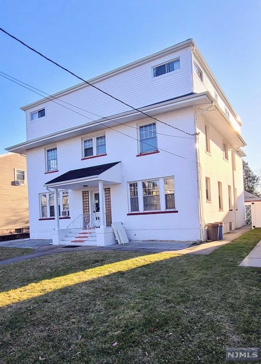 Commuter's dream. 5 minutes walk to two train stations and buses to NYC. 20 minutes to Manhattan. Large beautiful updated 1 bedroom unit on first floor. Heat, water, and hot water are included. Next to supermarket, walking distance to shopping and restaurants.