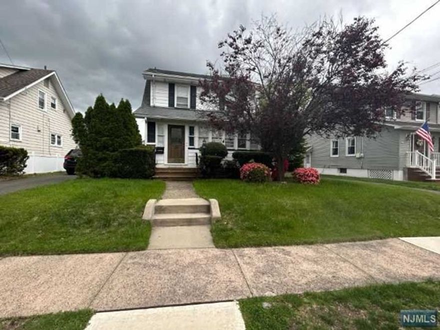 Welcome to your new home! This charming 2nd floor apartment at 31 Bamford Avenue in Hawthorne is now available for rent. The apartment features, a comfortable living room, 1 bedroom, and a full bathroom. The property will be available starting August 1st, so don't wait to schedule a viewing. Come see this beautiful home today!