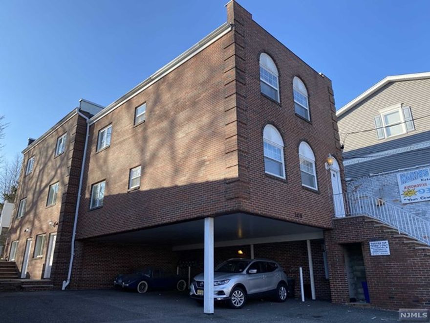 Spacious 1st flr apartment located in a multifamily building is conveniently located close to transportation, restaurants and shopping. This freshly painted unit with new carpet has living room, modern eat in kitchen, 1 bed room with double closet and full bath. Separate Utilities. 1 off street parking space. No Pets. No smoking.