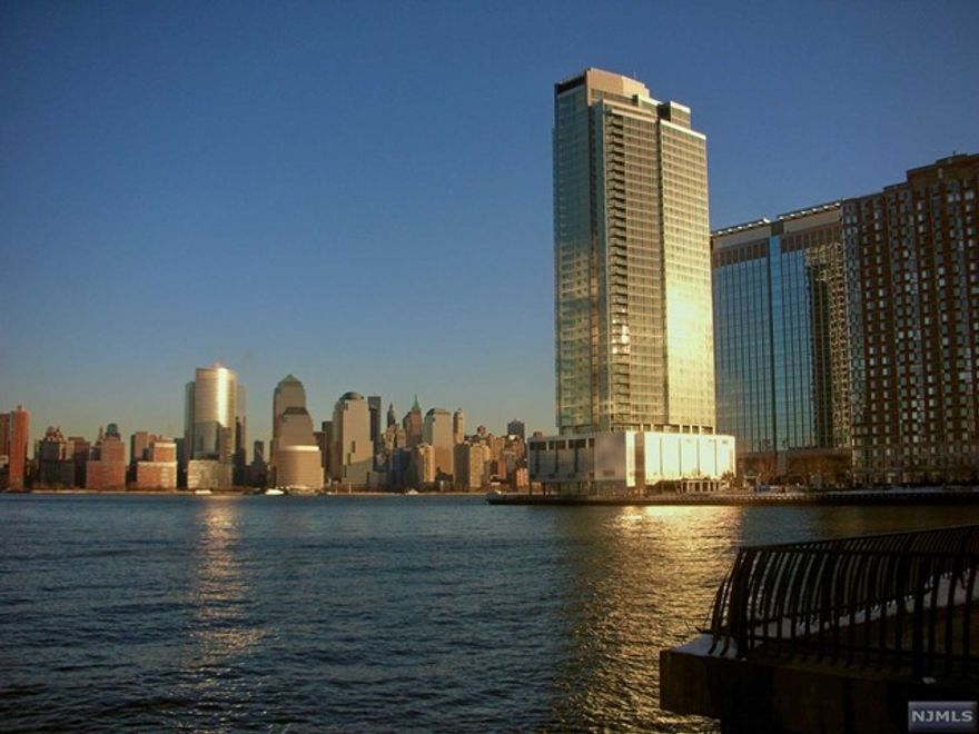 LUXURY AT CRYSTAL POINT ON THE HUDSON RIVER FRONT, THE ULTIMATE IN URBAN WITH INCREDIBLE WALL OF WINDOWS WITH WONDERFUL NATURAL LIGHTING. LIVING RM, 1 BED ROOM CONDO. VALET PARKING,24-HOUR DOORMAN. LOUNGE WITH POOL TABLE, FITNESS ROOM, YOGA ROOM, SPA WITH JACUZZI, SAUNA, STEAM ROOM. POOL WITH NYC. VIEW, CLOSE TO SHOP AND PATH. CREDIT CHECK AND REFS REQUIRED. LOOK NO FURTHER FOR EXECUTIVE LIVING. COMES WITH 1 INDOOR PARKING SPACE