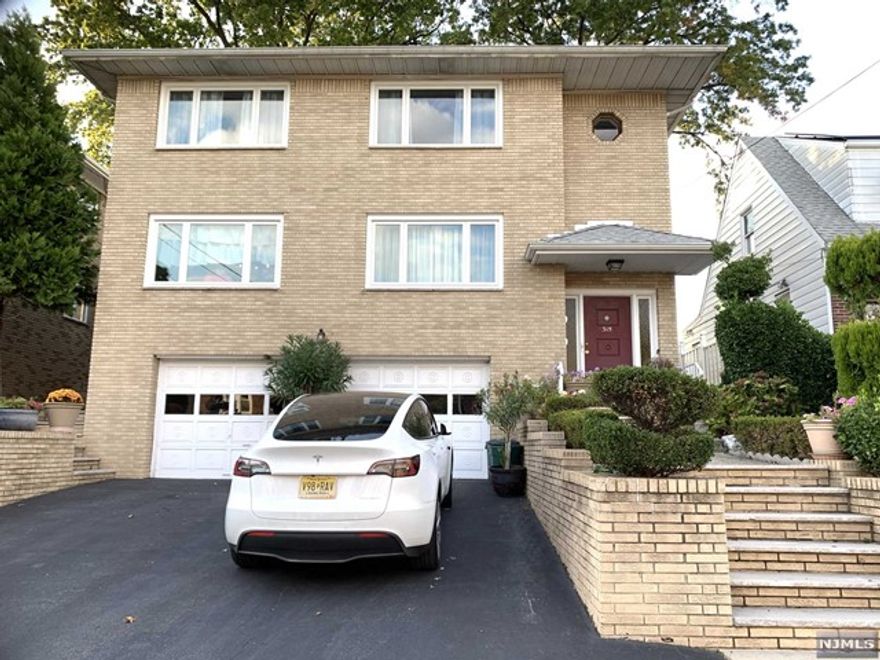 LOCATION , LOCATION, LOCATION!!! LOCATED IN THE HEART OF PALISADES PARK TOWNSHIP. 3 BLOCK AWAY FROM BROAD AVE. HEAT AND HOT WATER, WATER ARE INCLUDED IN THE RENT.FULLY RENOVATED 3BEDROOM APARTMENT ON THE 2ND FLOOR OF TWO FAMILY HOUSE. FULLY RENOVATED,LARGE LIVING ROOM AND DINING ROOM , NEWLY PAINTED WALL AND FINISHED HARDWOOD FOORS. SPACIOUS BEDROOMS, NEW WASHER AND DRYER IN THE GARAGE.