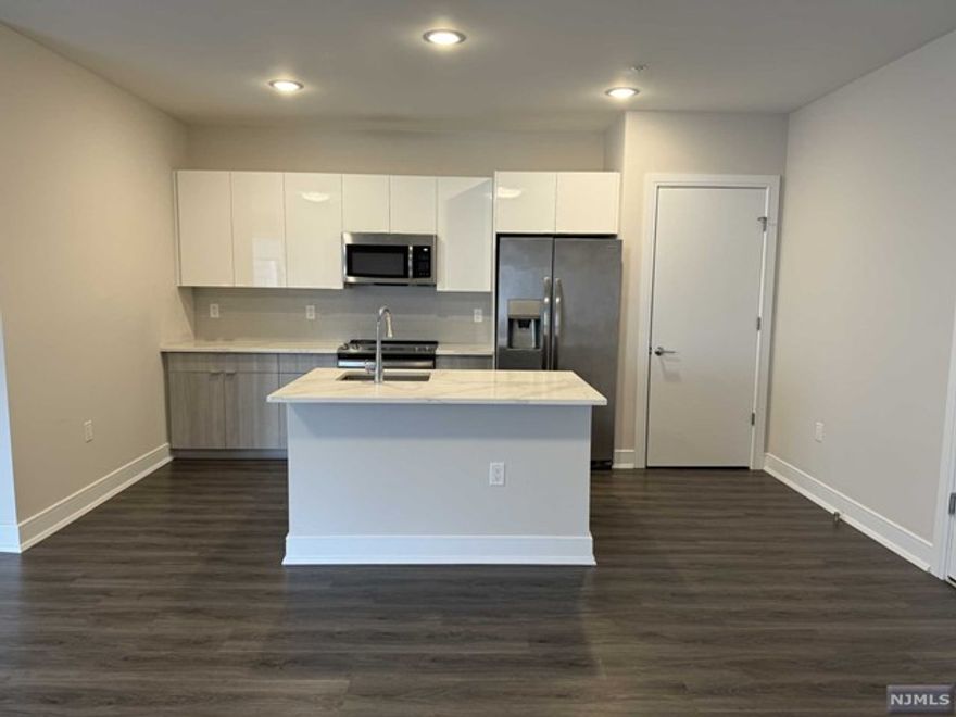 Welcome to the Metro, Fort Lee's newest luxury building. 1 parking space INCLUDED, and REDUCED security to qualified applicants - The Metro features a variety of upscale, spacious floorplans. high-end residences fully equipped w/ modern kitchens w/ stainless steel appliances, quartz countertops, full islands & tiled backsplashes, open living/dining areas, shades on all windows, modern bathrooms & a full-sized washer & dryer in each unit. The Metro features a large elegant lobby, outdoor courtyard, outdoor terrace/garden, large club room and a on-site fitness center, which includes the Echelon Reflect mirror , electric car charging stations & INDOOR (covered) parking garage w/ direct elevator access to all residences for uncompromising security. Pet friendly ! (LB limit & fees apply) Tenants pay utilities. All amenities & one garage parking space is included.