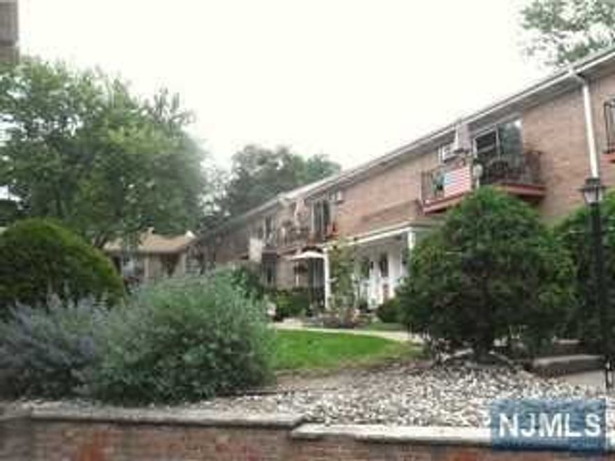 Beautiful second floor king sized one bedroom apartment with balcony. Serene courtyard setting. Heat hot water and gas included. Credit check and interview. Tenant pays fee.