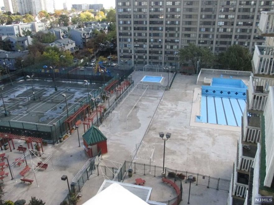 Move right into this totally renovated one bedroom/one bathroom in this highly desirable "B" line unit in a luxury building. Open kitchen with extra storage, Quartz counter tops & stainless steel appliances. Also has tiled Terrace. All utilities included. NYC Bus comes to building. 24 hour Concierge & Security