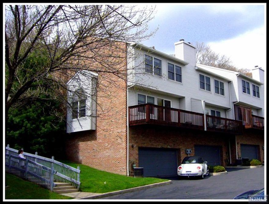 SOUTH EAST CORNER UNIT,BEAUTIFUL,BRIGHT,WELL MAINTAINED 3 BEDROOM TOWNHOUSE UNIT APPROXIMATELY 2500 SQ FT,REMODELED MODERN EAT-IN KITCHEN WITH STAINLESS STEEL APPLIANCES,GRANITE COUNTER TOPS,LIVING ROOM W/FIREPLACE,LARGE DECK,HARDWOOD FLOORS THROUGHOUT,A NICE SIZE DEN IN THE LOWER LEVEL WITH LAUNDRY&STORAGE,LARGE 2 CAR GARAGE,CENTRAL VACUUM,THE MASTER BEDROOM HAS HER&HIS CLOSETS WITH A RENOVATED MASTER BATH SEPARATE JACUZZI TUB&SHOWER,END UNIT WITH ADDITIONAL WINDOW WHICH MAKES THE UNIT EVEN MORE BRIGHTER,RENOVATED SECOND FULL BATHROOM,EASY ACCESS TO NYC VIA BUS&FERRY,ONLY A BLOCK AWAY,THERE IS A NEWLY RESTORED PARK ACROSS THE STREET FOR YOUR KIDS TO ENJOY,AVAILABLE IMMEDIATELY