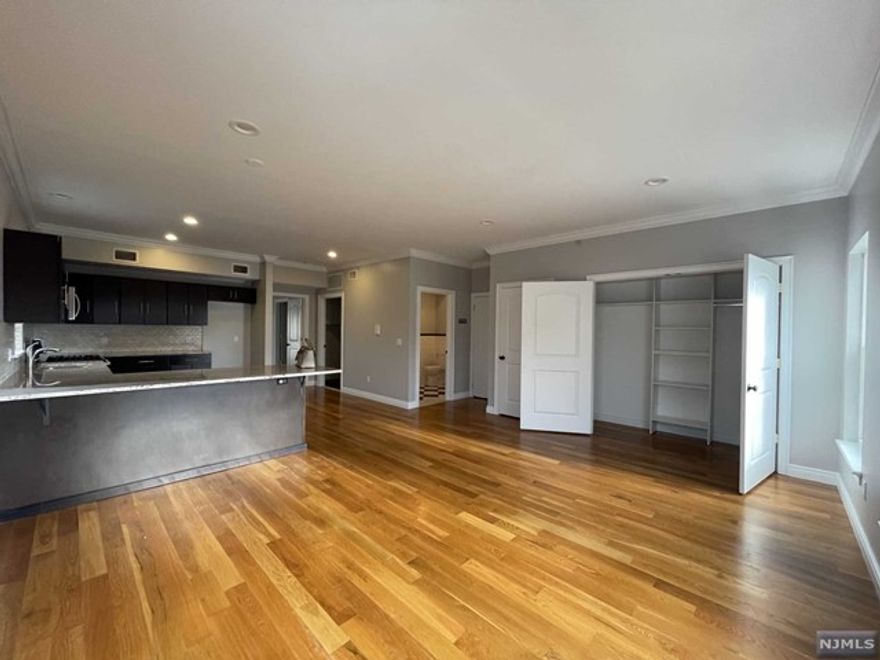 Gorgeous second floor apartment with parking, laundry and pet friendly! This unit features a nice open floor plan, bright living room and kitchen with lots of cabinets, granite counter tops and fully equipped with stainless appliances, of closet space, a large king size bedroom with walk in closet, spacious bathroom, balcony and spacious 1/2 bath for guests. Call today for a private tour