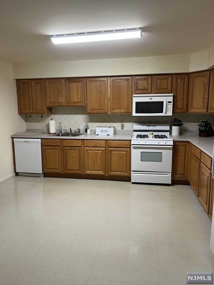 HUGE SECOND FLOOR APARTMENT IN BEAUTIFUL DOWNTOWN TOTOWA. EXTREMELY LARGE BEDROOM WITH SITTING AREA AND 2 WALK IN CLOSETS. EAT-IN KITCHEN, LARGE LIVING ROOM AND DINING AREA, ALSO HAS 2 MORE WALK IN CLOSETS FOR A TOTAL OF 4. SO MUCH STORAGE SPACE. IN UNIT LAUNDRY ROOM . APPLIANCES SUPPLIED ARE DISHWASHER, WASHER, DRYER, MICROWAVE, REFRIGERATOR , OVEN/STOVE. CLOSE TO RESTAURANTS, SHOPS, AND EASY COMMUTE TO NYC. ABSOLUTELY NO PETS ALLOWED. AVAILABLE May 1
