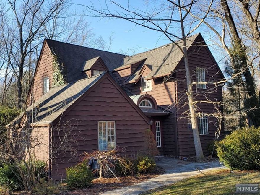 PARTIALLY FURNISHED, 4- bedrooms charming house located on private property with peaceful lake view and a patch of woods 150 yards nearby. A professionally-equipped kitchen with breakfast nook, sunny dining room, and great living room with fireplace and vaulted ceiling. A guest suite is with a full bathroom. An office on the first floor are perfect for working from home. A staircase brings you to the Master bedroom with a jacuzzi bathroom and two bedrooms on the second floor. Movie Theater with a professional projector on the ground level. A lot of storage space. Lakefront patio with grill and fireplace, running waterfall, stream. Secluded style of living. Tenant responsible for snow removal. The Landlord maintains the lawn. Pets friendly.