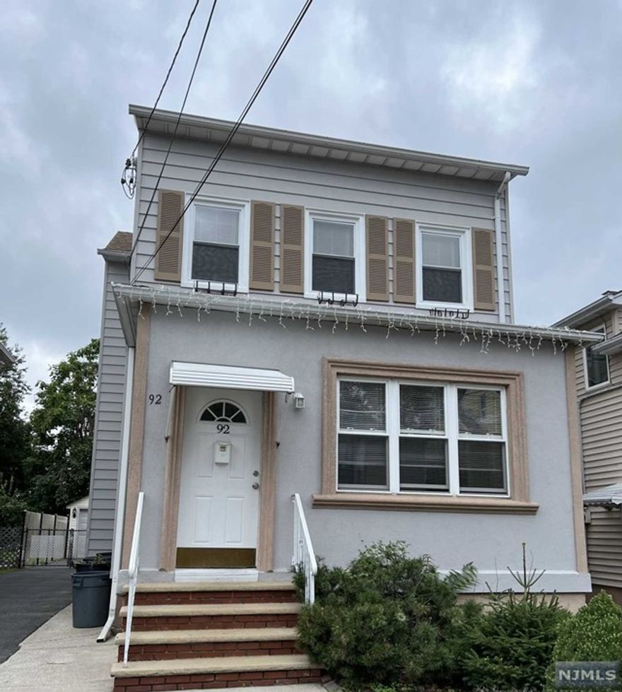 Welcome to beautiful Wallington, Here is a lovely 2 bedroom 1 bath rental in a multi family home.Large Eat in Kitchen with tons of cabinets, Large Living Room and beautiful bedrooms with closet space. Located on a quiet street that makes for easy Street Parking.