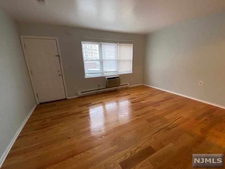 Cozy studio in the heart of Hackensack. In front of hospital, lovely area, great layout. Parking available at an extra fee. Water and Heat is included in rent. Laundry in the basement. Broker Fee applies. Schedule your tour today