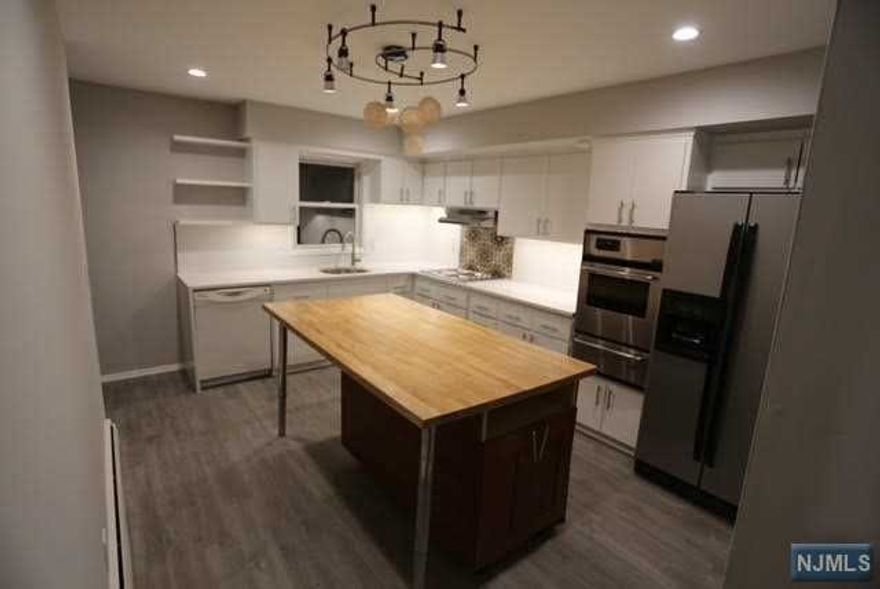 BEAUTIFUL 3 BRM, 2ND FLOOR APARTMENT LOCATED IN THE QUIET, RESIDENTIAL SECTION OF TOWN JUST MINUTES AWAY FROM NYC BUS STOP. THIS SPACIOUS (1100 SQFT) AND BRIGHT UNIT OFFERS LG LR, LG EIK, MBR, 2 BRMS, & FBTH(SOT). HARDWOOD FLOORS, NEWER CENTRAL AIR, WASHER/DRYER HOOK-UPS IN UNIT, & USE OF YARD. REFRIGERATOR IS INCLUDED. ONE DESIGNATED PARKING SPACE ON THE DRIVEWAY. SORRY, NO SMOKING, NO PETS. SEPARATE UTILITIES. APPLICATION, CREDIT CHECK, REFERENCES, & INTERVIEW REQUIRED. GREAT FOR COMMUTERS, WON'T LAST LONG. MUST BE SEEN!