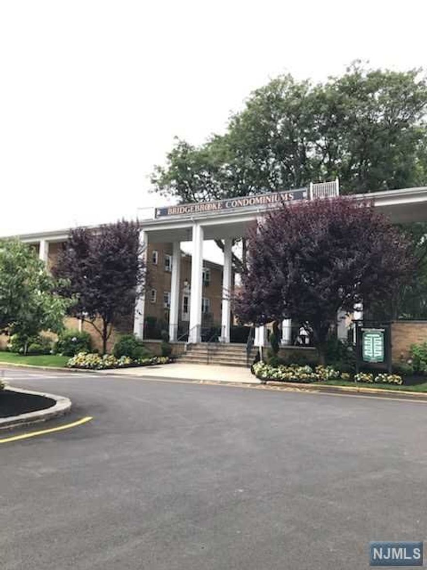 SECOND FLR. Liv.Rm,NEW Kitchen+APPLIANCES+A/C(or allowance),NEW FLRS,NEW Tile Bathroom,ONE BEDROOM,GARAGE(105-NEW Remote)+Heated Salt-water pool,Pets (1)(30 lbs).MEMBERSHIP FEE: $1,800. plus PROCESSING FEE: $600.