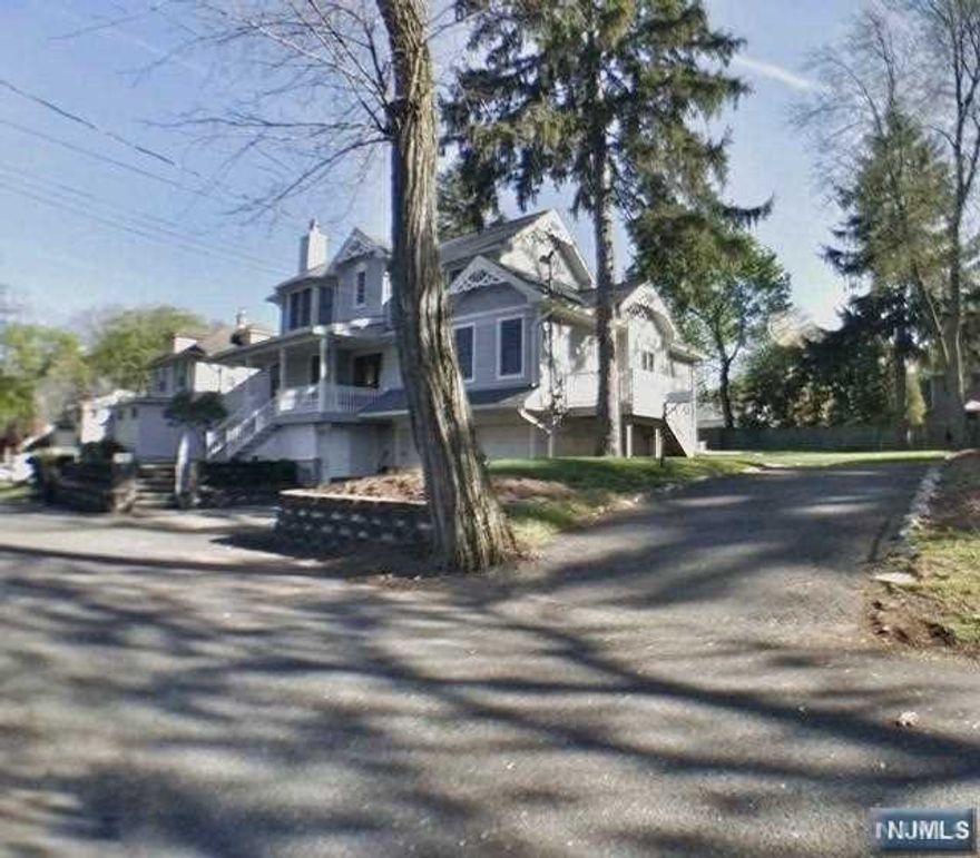 BRIGHT AND MODERN SIDE BY SIDE TWO FAMILY HOUSE, IT'S RIGHT SIDE TWO BEDROOM UNIT IN A QUIET RESIDENTIAL AREA. THIS COZY UNIT FEATURE LIVING ROOM WITH EAT IN KITCHEN/GRANITE COUNTER TOP, STAINLESS STEEL APPLICANCES AND WASHER/DYRER IN UNIT. THERE IS CENTRAL A/C AND BASEBOARD HEATING SYSTEM. BEAUTIFUL BACK YARD IS OPEN FROM THE DOOR. SEPARATE ENTRANCE AND 2 CAR PARKING DRIVEWAY. CLOSE TO NY TRANSPORTATION. THIS WON'T LAST LONG!!