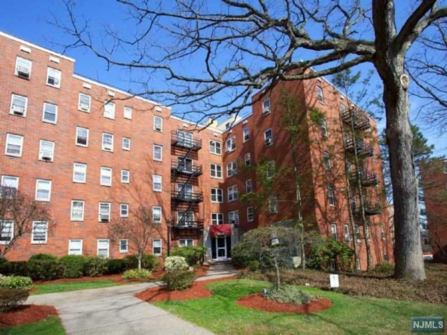 Welcome to Bella Vista. Conveniently located from shopping and NYC transportation and schools. Lovely 2 bedroom with southeast exposure. Kitchen and bathroom renovated.new paint and new carpet. No Pets allowed, move in fee ($350-refundable, $100 nonrefundable. Outdoor parking space #44