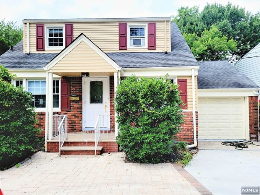 WELL UPDATED AND CLEAN HOUSE. GRANITE COUNTERTOP, SS APPLIANCE, ALL HARDWOOD FLOOR THROUGHOUT, CENTRAL A/C. 1 CAR GARAGE WITH DRIVEWAY CAN PARK 3 CARS. LOCATED JUST STEPS AWAY FROM GRAND AVENUE, CLOSE TO SHOPS, PARK, SCHOOLS, MAJOR HIGHWAYS, NYC EXPRESS BUS. A SMALL DOG MAY BE CONSIDERED.