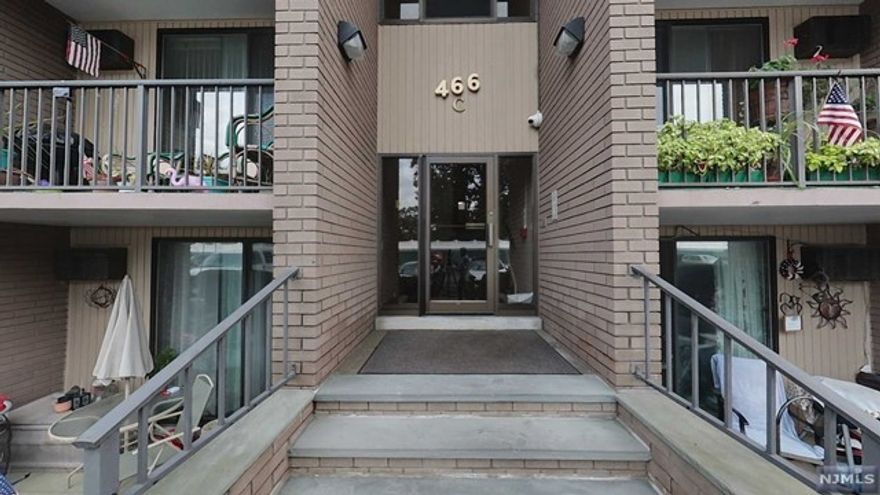 Welcome to a remodeled bright 1 bedroom apartment! With 722 Sq. ft. there's plenty of room for everything! Just right to be your first Real Estate purchase, perfect if you're looking to downsize or just don't want to mow the lawn anymore. While you wait to come and see it in person, tale a look at the 3D Virtual Tour and the floor plan we prepared for you. Plenty of amenities to enjoy, including pool. Contact your favorite Realtor, Schedule your private appointment or visit one of our open houses. We will meet you at the front door.