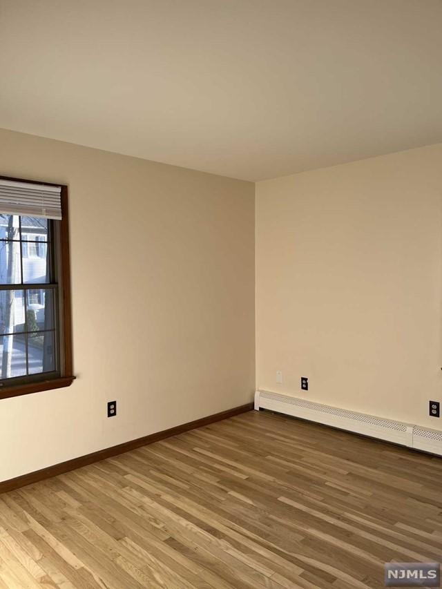 Wood Ridge, New Jersey 07075, United States, 1 Bedroom Bedrooms, ,1 BathroomBathrooms,Residential,Active,35352
