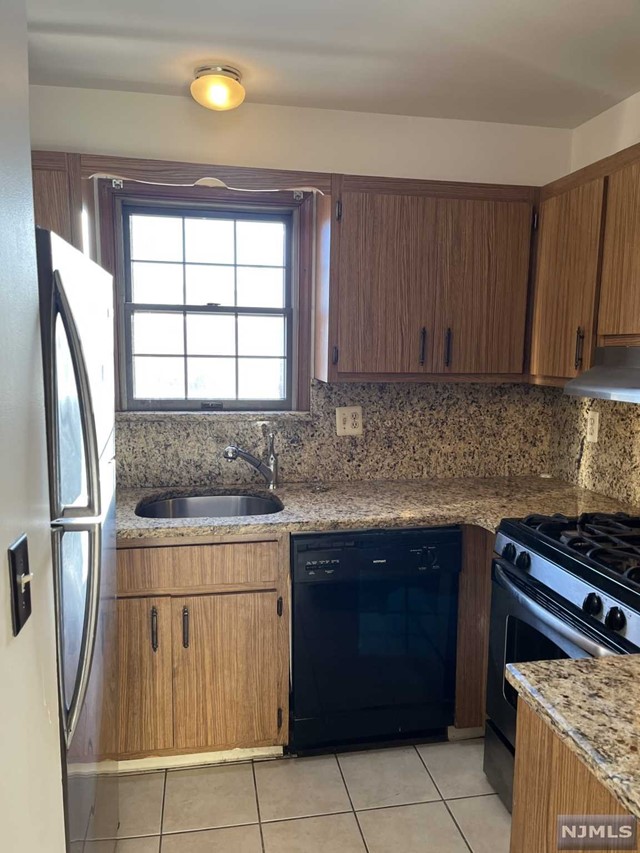 Wood Ridge, New Jersey 07075, United States, 1 Bedroom Bedrooms, ,1 BathroomBathrooms,Residential,Active,35352