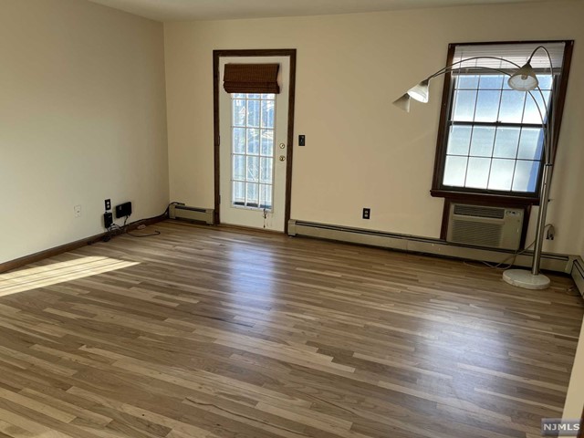 Wood Ridge, New Jersey 07075, United States, 1 Bedroom Bedrooms, ,1 BathroomBathrooms,Residential,Active,35352