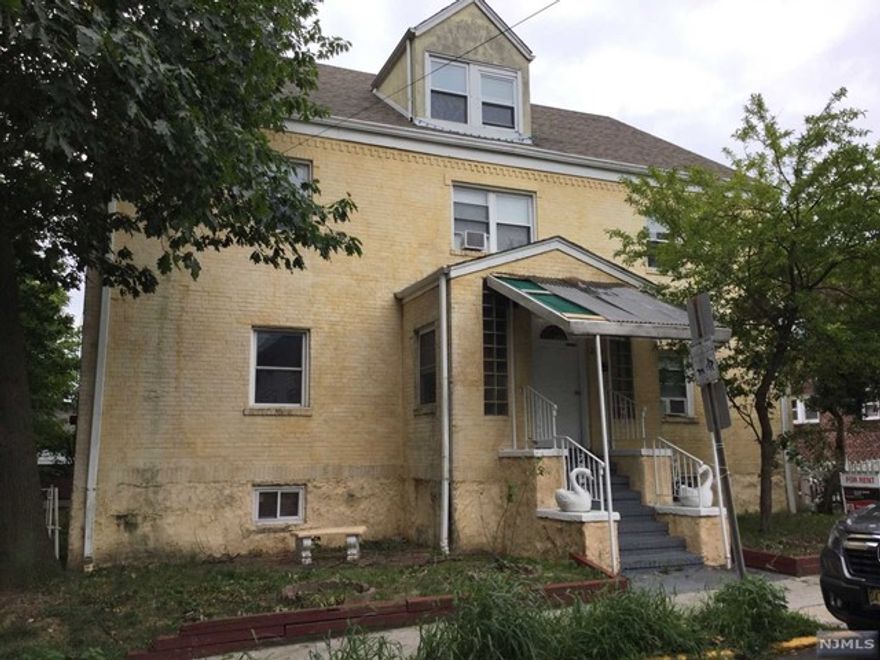 CLEAN FIRST SECOND UNIT*HARD WOOD FLOORS*FRESHLY PAINTED*MOVE IN READY GOOD CREDIT AND STRONG WORK HISTORY A MUST*NO PETS, DONT EVEN ASK*CLOSE TO ALL*GENEROUS LANDLORD PAYS HEAT, LANDSCAPING & SNOW REMOVAL*10 MINUTES TO GWB*AVAILABLE IMMEDIATE.