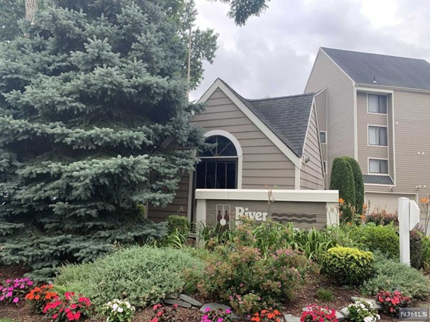 FABULOUS FIRST FLOOR RENTAL IN THE RIVER RENAISSANCE, WITH A DECK AND RIVER VIEW! THERE IS AN ENTRY CLOSET, WOOD BURNING FIREPLACE, DOUBLE SLIDER DOORS TO THE DECK AND OPEN FLOOR PLAN. THE KITCHEN OFFERS A BREAKFAST BAR, AND PLENTY OF COUNTER SPACE. NICE SIZE LIVING ROOM AND HUGE, RENOVATED BATHROOM.THE PRIMARY BEDROOM HAS A MINI WALK IN CLOSET AND WASHER AND DRYER. NICE RIVER VIEW! TWO CAR TANDEM GARAGE WITH STORAGE. TENANT RESPOSNIBLE FOR THE FIRST 150.00 IN EACH REPAIR. NO SMOKING. TENANT RESPONSIBLE FOR ALL UTILITES. NO PETS AND GOOD CREDIT A MUST. MEET AND GREET WITH THE BOARD IS THE TENANT'S RESPONSIBILITY TO ARRANGE.