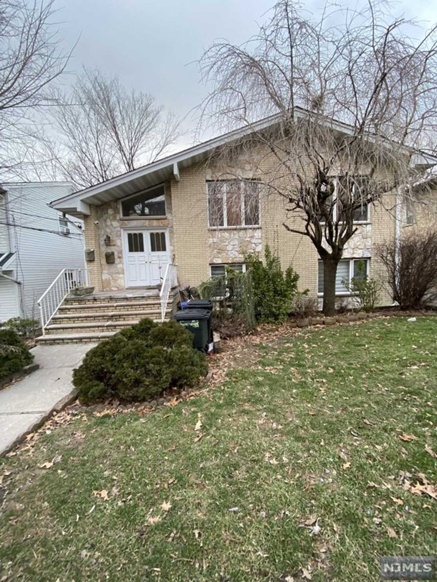 Welcome to a spacious 3 bedrooms and 2 full baths,all conveniently located on the 1st floor! This unique property boasts a generously sized eat-in kitchen, a delightful dining room, and a large living room for all your entertaining needs. Laundry in unit and 2 parking spaces. The property is nestled on a quiet dead-end street. Enjoy the ease of access to NYC transportation, nearby shops, and parks. Pet's conditional.