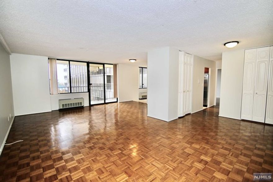 Live like you're in a hotel! Spacious open layout, one large bedroom with new carpet, renovated kitchen, upgraded appliances, renovated new bathroom, new paint, and ample walk-in closet. Winston towers provide excellent full services: front and back door 24hr security, cart service, package delivery service, same floor laundry rm, outdoor pool, tennis & basketball courts, billiard rm, children's playroom & playground, sky view club house on the top fl, dry cleaning/nail spa/management office in the building, free basic wifi(basic cable TV + internet), new hallway paint, beautiful garden at large circular driveway. NYC buses right in front of the building. * 1 indoor parking included. * Tenant pays electricity(heat/ac, lights, appliances) * Fee: $300 non-refundable management office application fee, $350 non-refundable elevator fee, refundable $1000 damage deposit. * Good credit score is required. * No pets are allowed by building policy except emotional/service pets