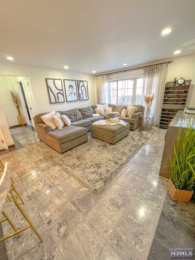 800 River Road
