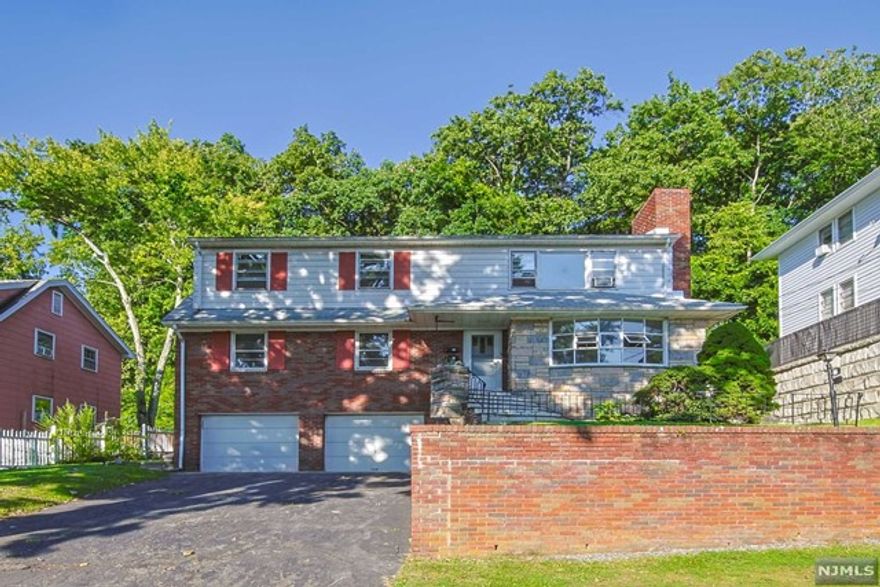 The 2nd-floor unit features a spacious living area with a fireplace and a welcoming eat-in kitchen, New refridgerator.It has three bedrooms with hardwood floors.Updated kitchen,Bren new Washer/Dryer in unit ,1car garage with long driveway, Backyard .2 minutes away from school.