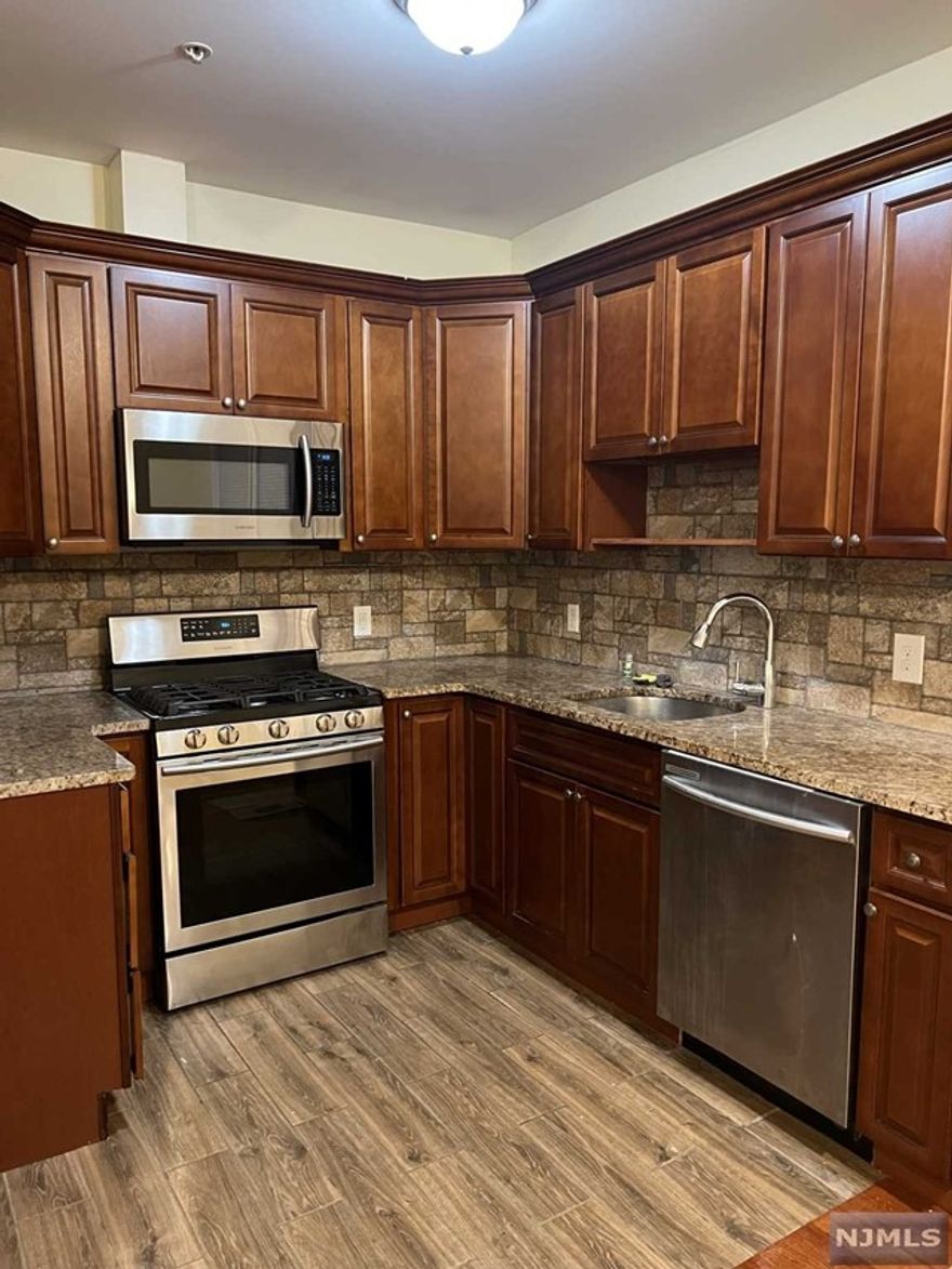 Lovely 2 bedroom newer construction Condo in the heart of bustling Hackensack. Walking distance to NYC bus and train. Close to all major highways. 2 bedrooms 1 full bathroom condo , all hardwood floors, kitchen with granite counter tops and stainless steel appliances. Washer/ dryer in the unit and parking for one car.