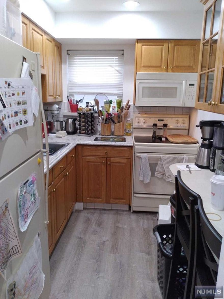 BRIGHT, COZY, RECENTLY RENOVATED 1 MINUTE FROM RT287&RT208 NESTLED IN THE FOOTHILLS OF THE RAMAPO MOUNTAINS