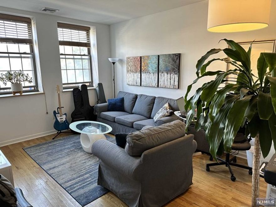 Come home to this 1BR Apt in the Borough of Trees, conveniently located a short distance from Manhattan. This apartment is in a very well kept Mix Use building in the center of Rutherford. Apartment features hardwood floors, large living room, dining room, kitchen, one bedroom, full bath, central air / force hot air and one off street parking. Conveniently located into NYC or major thoroughfares (routes 17, 3, GSP and NJ Turnpike).