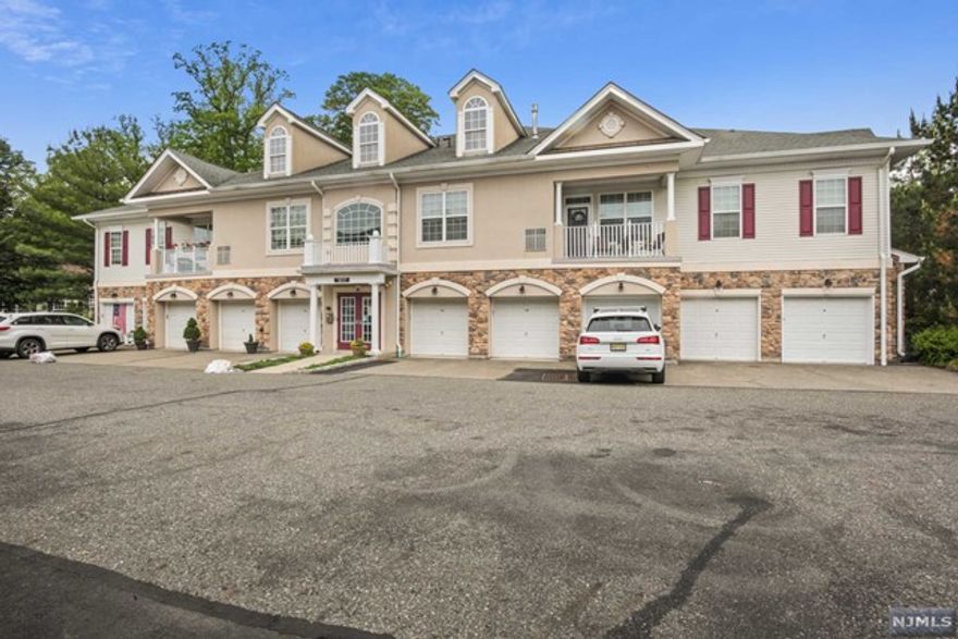 Great Magnolia - Clifton -First floor Great Location. Surrounded by a park-like setting. 2 car garage-home consists of open floor plan, LR,DR, Eat-in Kitchen in separate breakfast area, full size Den with windows, 2Bedrooms, 2 Baths, very spacious walk directly into your kitchen from the garage. It is the largest of all the Villa homes. Hardwood floors, some carpeting. Granite kitchen counter tops. Location is close to most major highways, 12 miles from NUC. Four seasons offers a wonderful life style with activities for all. 25,000 Ft. club house. Don't miss this wonderful opportunity to live in this terrific community.