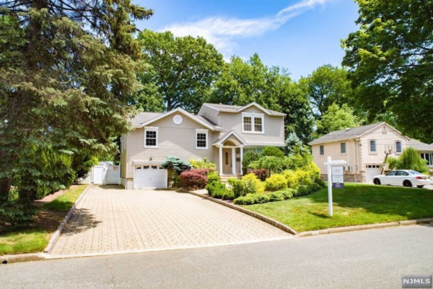 RENOVATED 4 BEDROOMS AND 3 FULL BATH WITH SWIMMING POOL ON A VERY NICE AND QUIET RESIDENTIAL AREA IN BERGEN COUNTY. BEAUTIFUL HARDWOOD FLOORS, NEWLY RENOVATED KITCHEN, HUGE PRIMARY BEDROOM WITH WALK-IN CLOSET AND EN-SUITE BATHROOM, PRIVATE FAMILY ROOM AND FINISHED BASEMENT..GREAT BLUE RIBBON SCHOOL SYSTEM, CLOSE TO SCHOOL, NYC PUBLIC TRANSPORTATION AND MORE...PLEASURE TO SHOW!!!