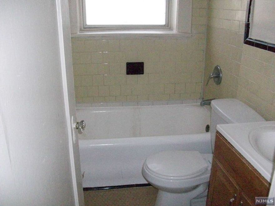 On 2nd floor, one bed, heat & hot water include, no pets, Required Credit Check.