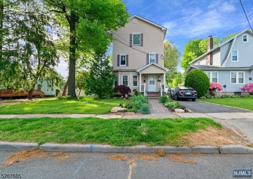 Beautiful multi-level home, featuring 3 floors of living space with 5 bedrooms and 2.5 bathrooms. Huge backyard and deck with an above ground pool and parking for multiple vehicles. Once in a lifetime opportunity to rent this well-maintained home.