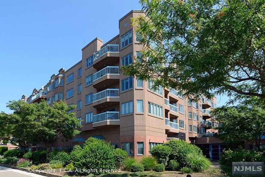 THE CHEN AGENCY presents INDEPENDENCE HARBOR - Welcome to PH5 Smith Court. This courtyard unit has 1476-sf plus a spacious terrace. The interior has been beautifully upgraded. Large windows overlook the interior courtyard and provide excellent northern light. Community amenities include a 24-hour attended gatehouse, outdoor pool, 3 tennis courts, clubhouse with gym, playgrounds, dog park and direct access to the Hudson Riverfront Walkway. Contact NELSON CHEN at 201-886-8000 or Nelson@ChenAgency.com