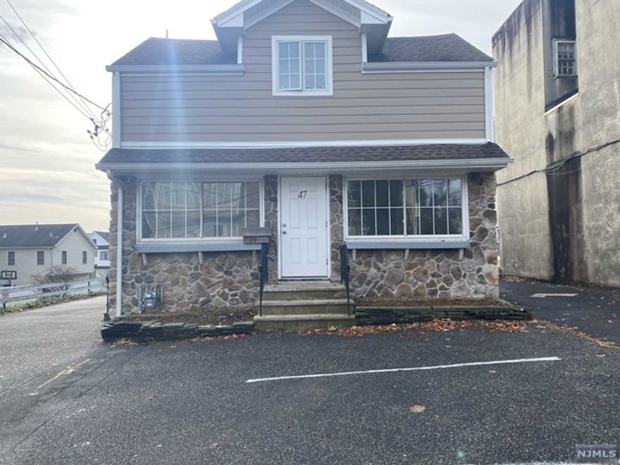 Newly renovated 2nd Floor studio apartment. New Kitchen with new appliances and granite countertop. New Flooring throughout apt. Great location with both train station and bus stop one block away. One parking space included. Landlord pays heat and hot water.