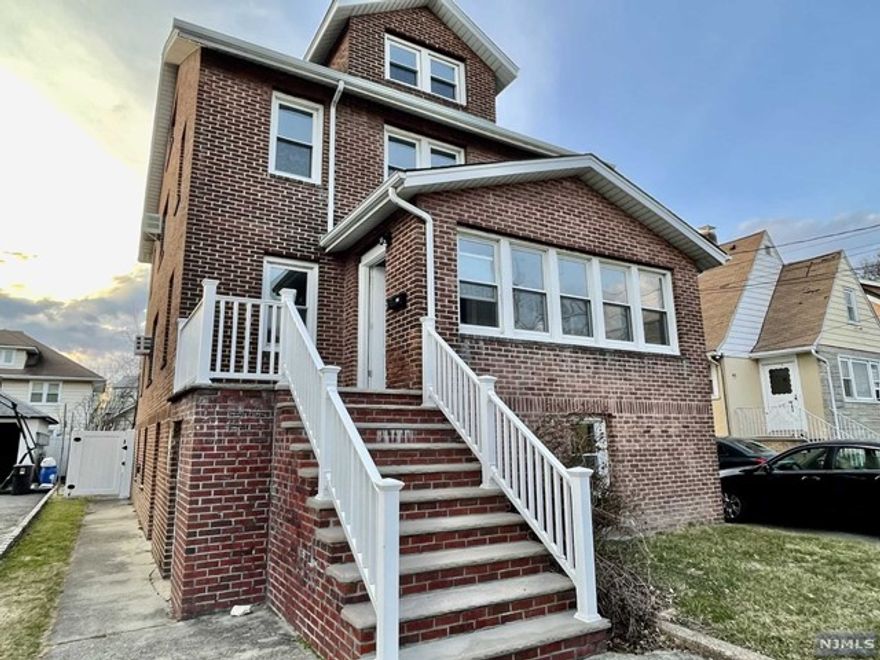 BEAUTIFUL NEWLY RENOVATED 3 BEDROOM APARTMENT LOCATED ON THE SECOND FLOOR OF A TWO FAMILY HOUSE. THE APARTMENT HAS HARDWOOD FLOORS THROUGHOUT, A NEWLY RENOVATED KITCHEN WITH STAINLESS STEEL APPLIANCES, 3 FRESHLY PAINTED BEDROOMS, AND GOOD SIZED LIVING ROOM. THE LANDLORD PROVIDES ONE PARKING SPACE, HEAT, AND HOT WATER. THE TENANT IS RESPONSIBLE FOR THE NTN FEE ($50 PER RESPONSIBLE PARTY), SECURITY DEPOSIT, ONE MONTH REALTOR FEE, ELECTRIC, AND COOKING GAS. GARAGE SPACE AVAILABLE FOR AN EXTRA FEE. APARTMENT AVAILABLE FOR 3/15 MOVE IN.