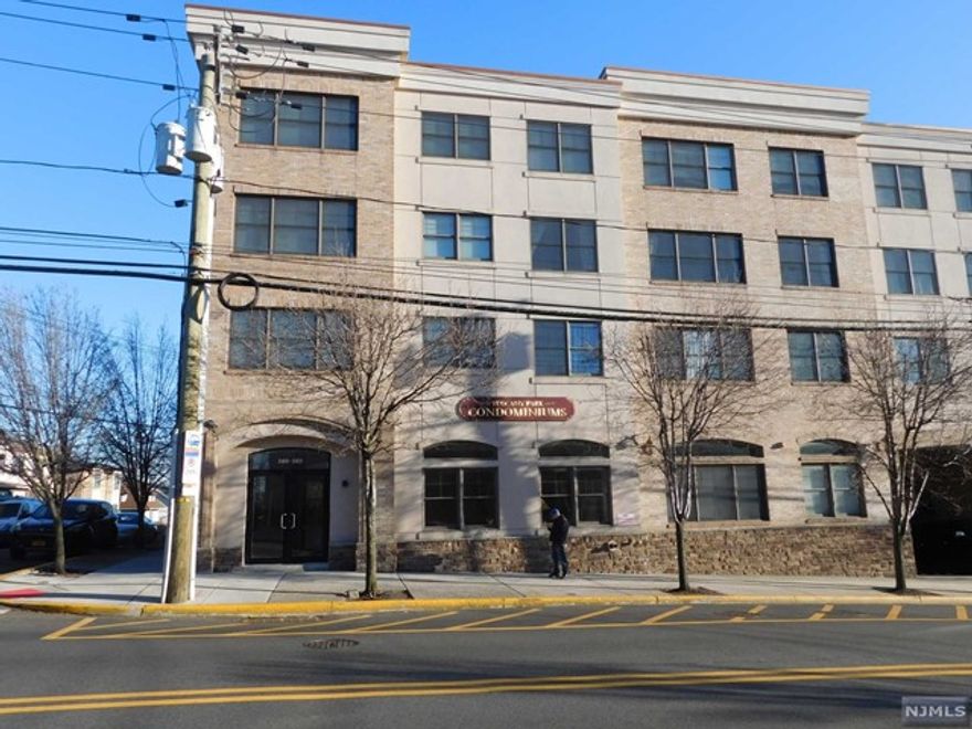 Nice, bright 2 bedroom apartment in elevator building. This apartment has an open layout with laundry in unit for your convenience. Brightly lit common areas along with cameras for your safety. New York City views; 1 month free of rent with a 13 month lease.