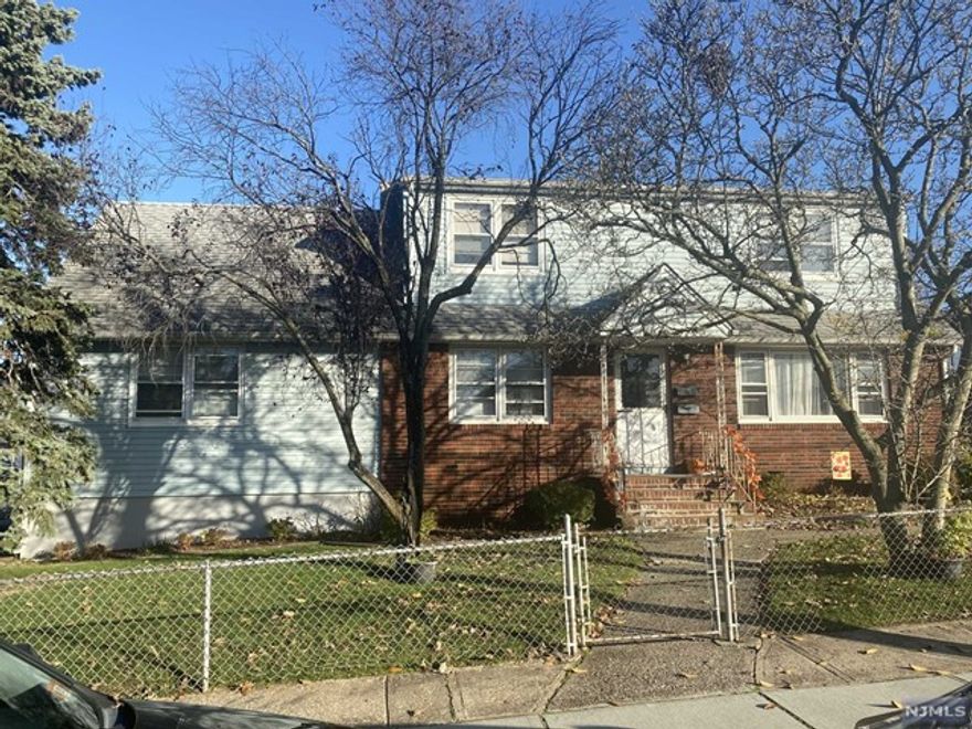 2nd fl 2 bedroom apartment, conveniently located near transit, parks and shopping. Newer kitchen, newer stainless steel appliances. Granite counters & tile backsplash. Newer full bath. One car parking. No smoking on premises. No pets. Tenant pays utilities. Non-owner occupied.