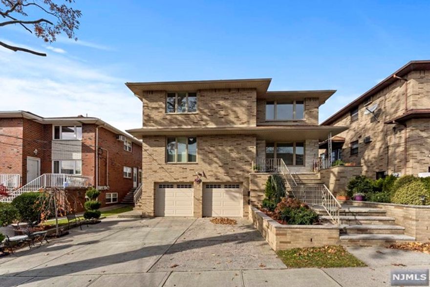 This is a renovated 2nd floor unit featuring 3 bedrooms, 2 full bath on one level. There are two parking spots,one in the garage and one in the driveway. Access to the backyard will for special occasions only. Credit check and employment verification required. Small pets considered. Laundry in garage.